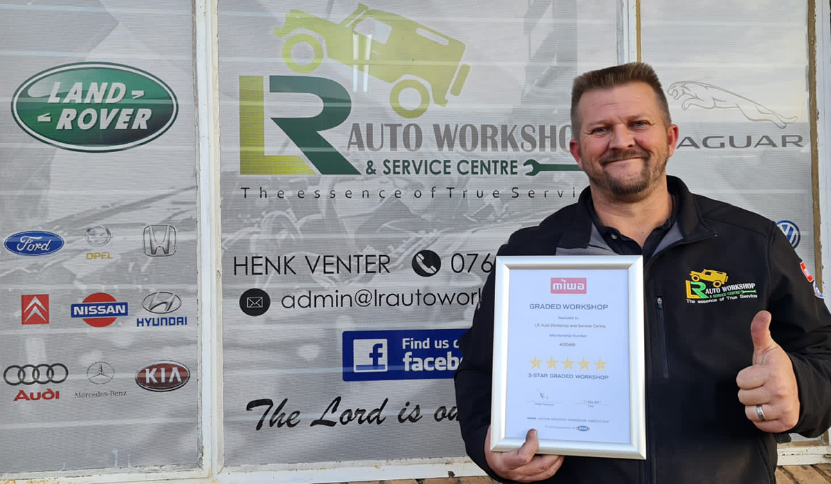 Henk receiving our 5 Star MIWA RMI approved accredited workshop